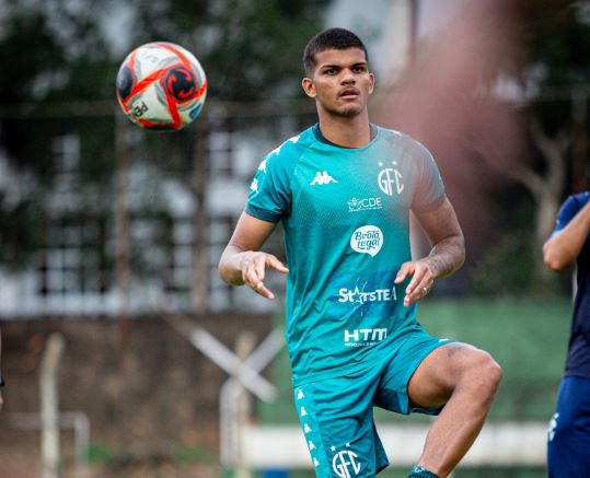 Guarani anuncia três jogadores e renovação com Anderson Leite; outros atletas devem ser confirmados