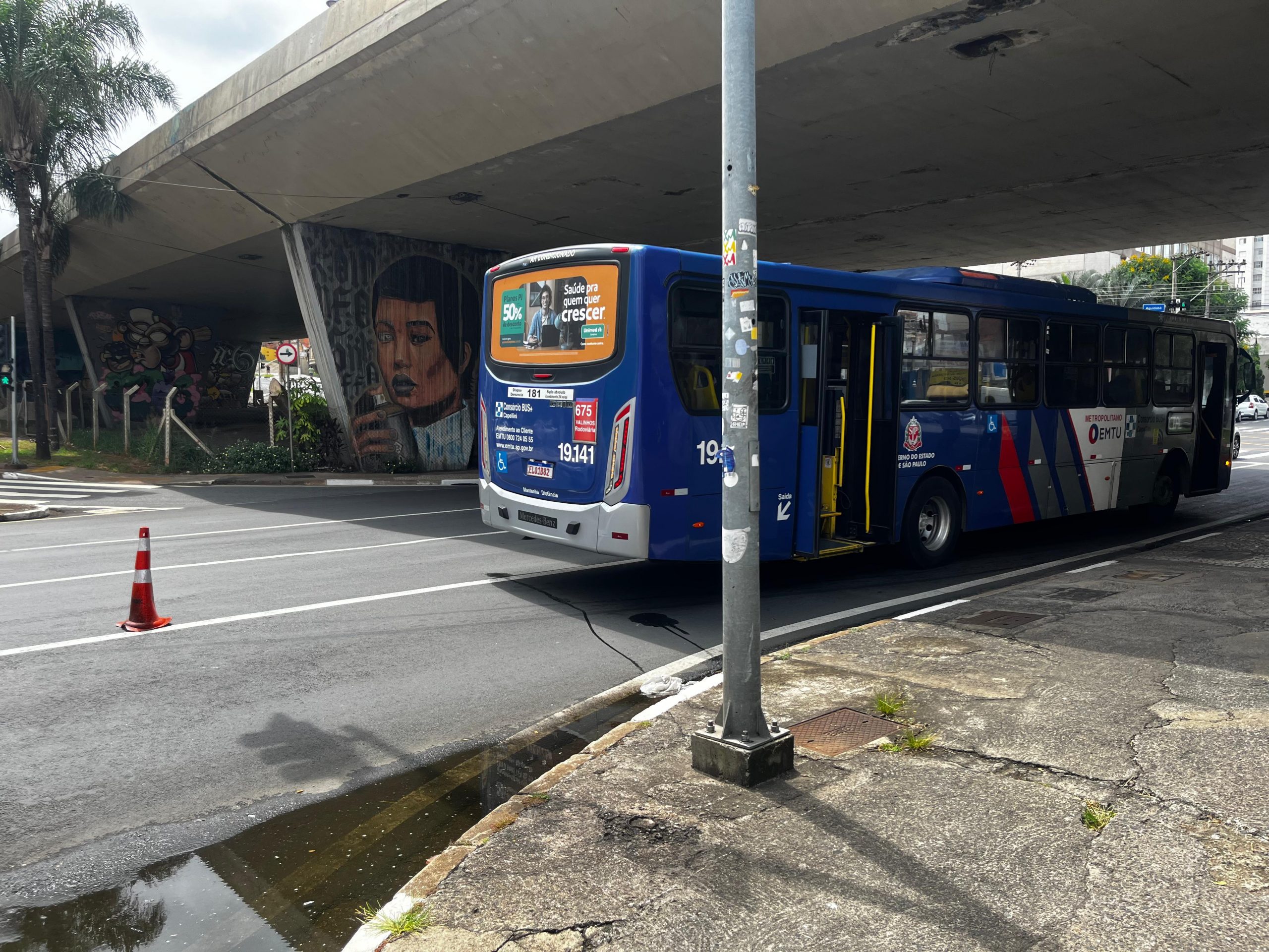 Homem é atropelado por ônibus na Avenida Francisco Glicério