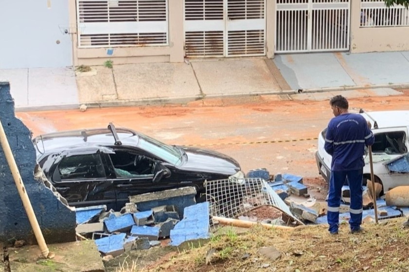 Itatiba segue limpeza de áreas atingidas por temporais no fim de semana