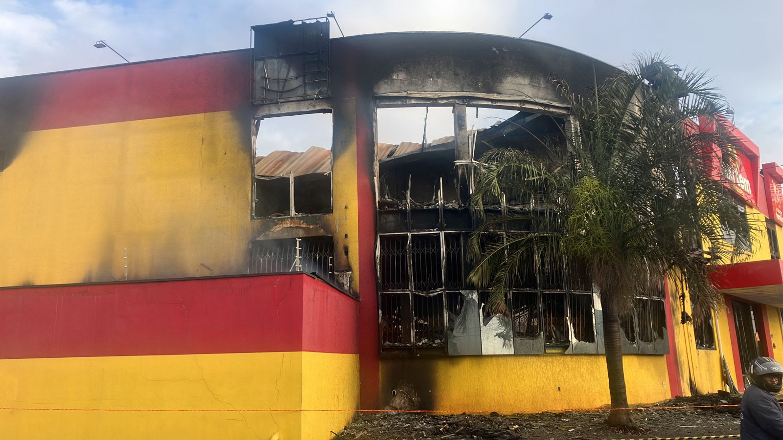 Loja de utilidades domésticas pega fogo em Limeira; ninguém ficou ferido