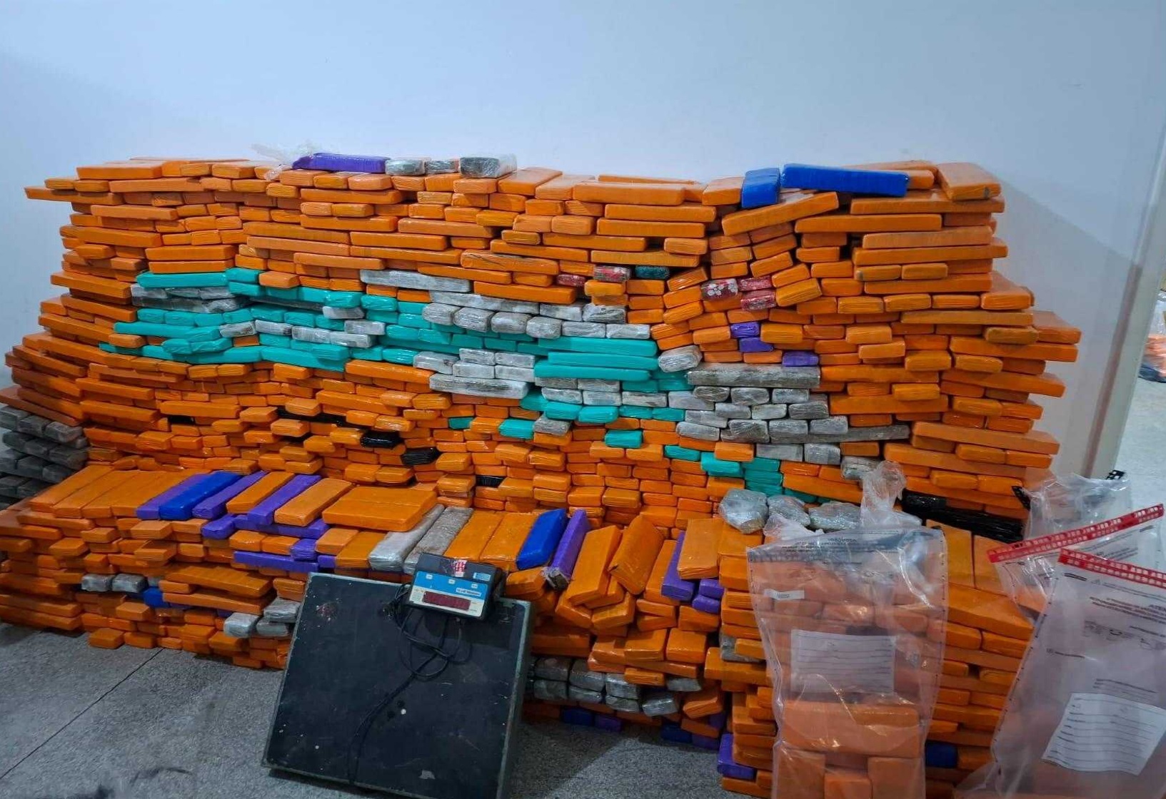 Mais de 1 tonelada de maconha é apreendida em Jarinu; duas pessoas são presas