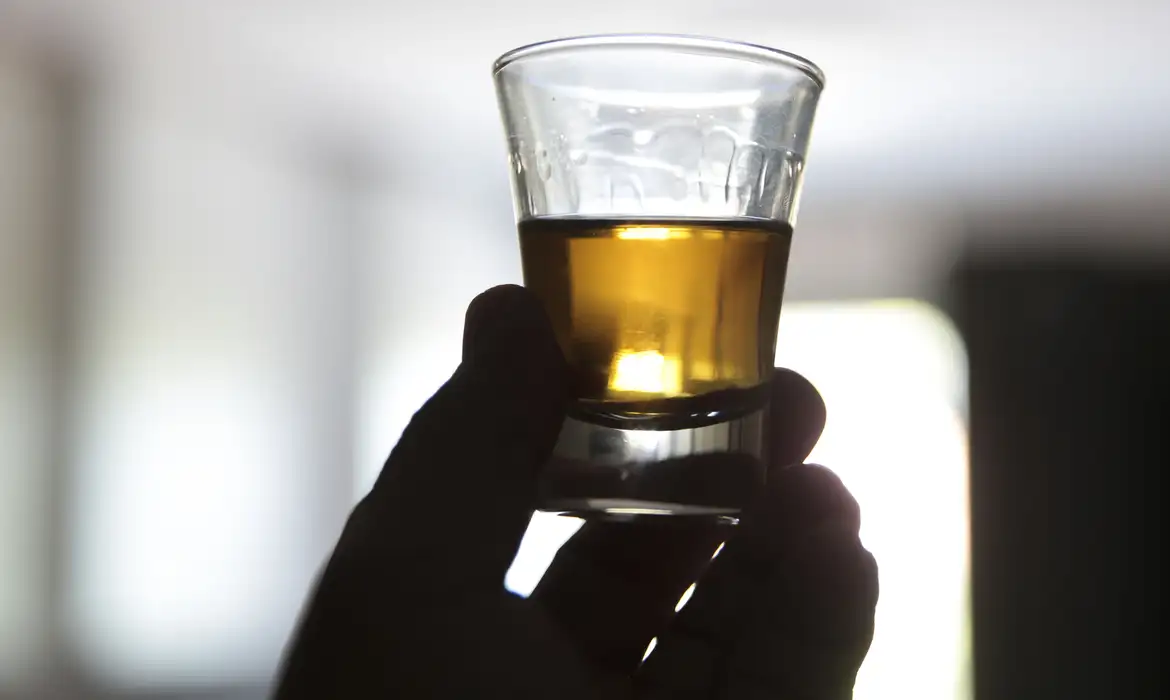 Não beber vira tendência na Geração Z e mercado se adequa com novas opções