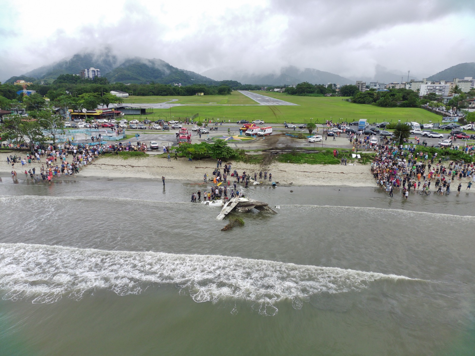 Piloto morre após acidente com avião de pequeno porte em Ubatuba 