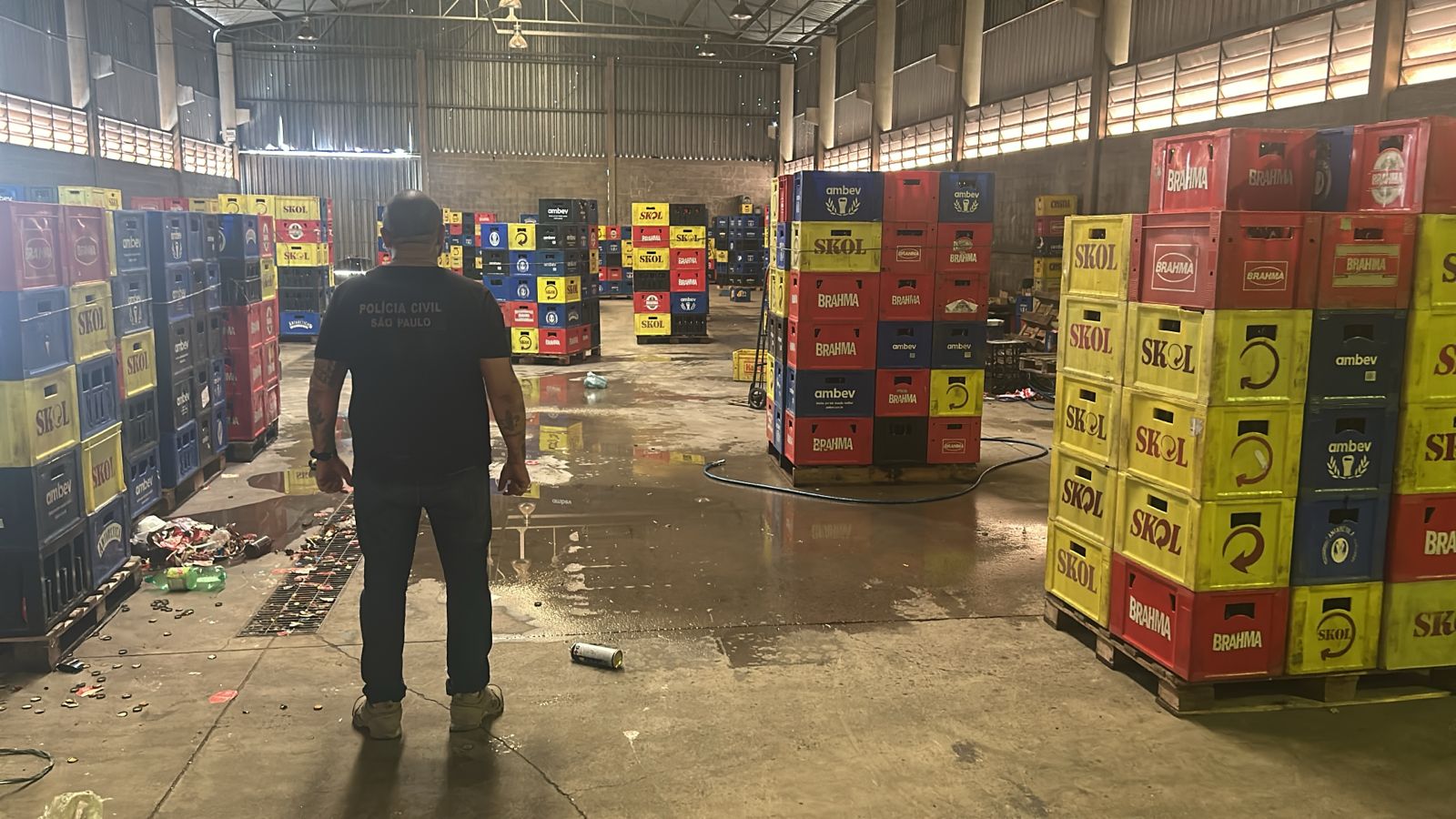 Polícia desmantela esquema industrial de falsificação de cervejas em Limeira