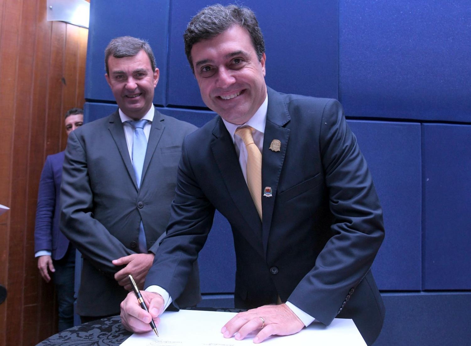 Prefeito eleito de Indaiatuba, Dr. Custódio, toma posse na Câmara Municipal 