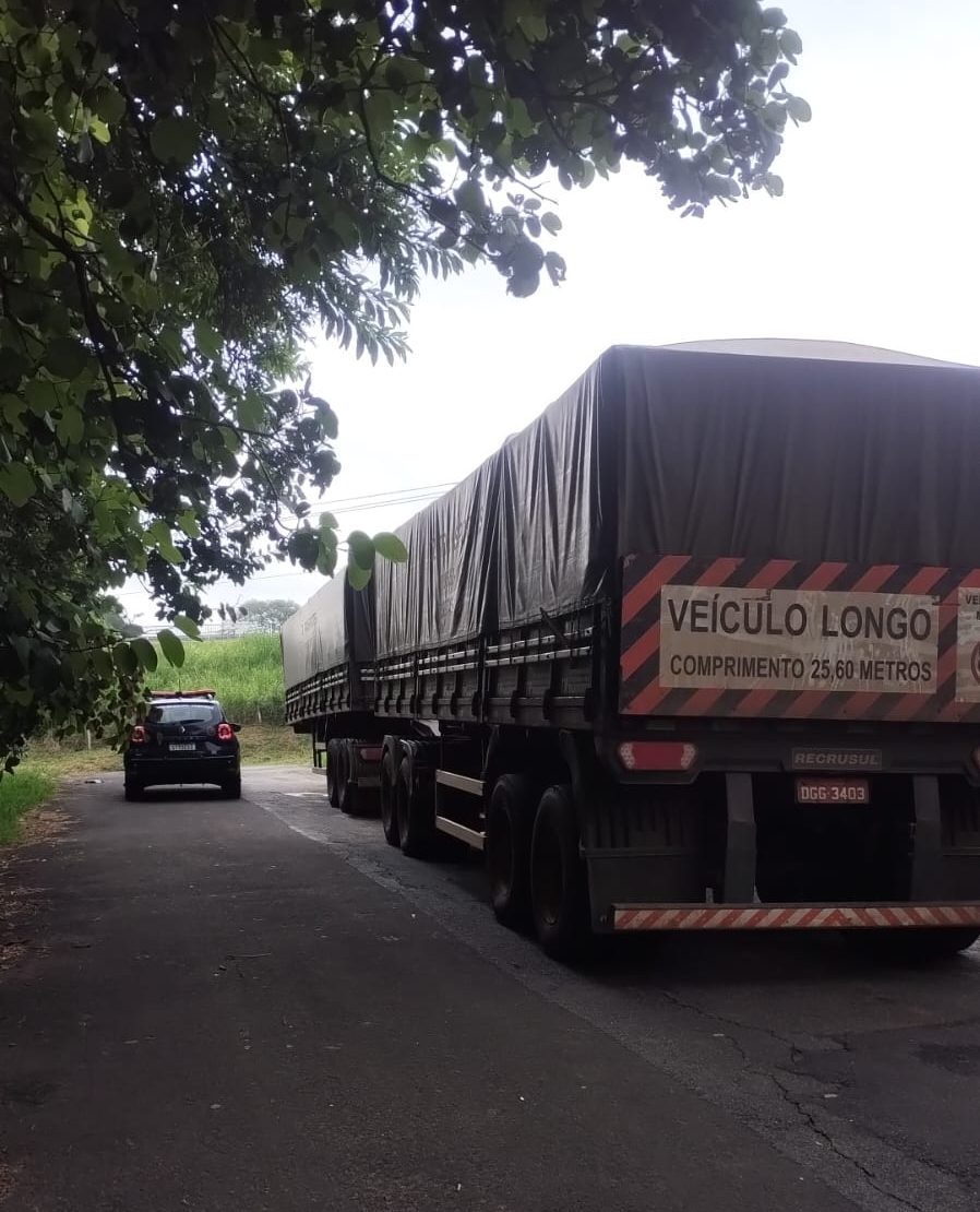 Guarda de Campinas recupera caminhão com farelo de soja roubado em Piracicaba