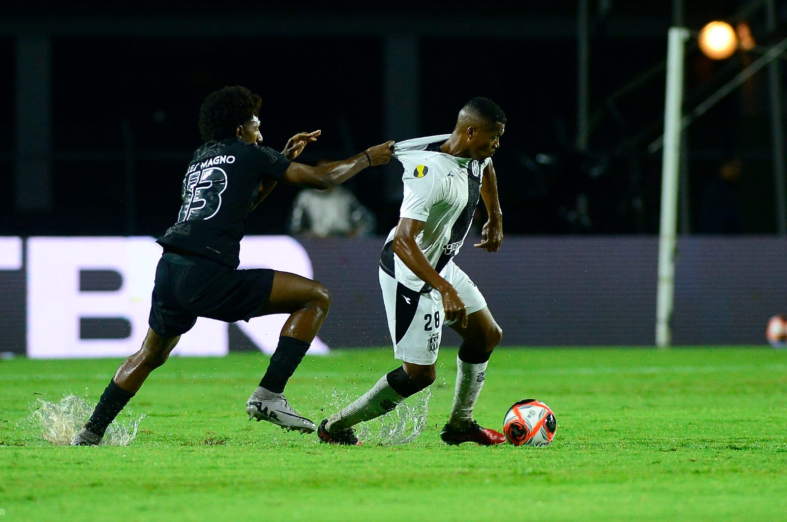 Em jogo atrasado pela chuva, Ponte perde para o Corinthians no Moisés Lucarelli