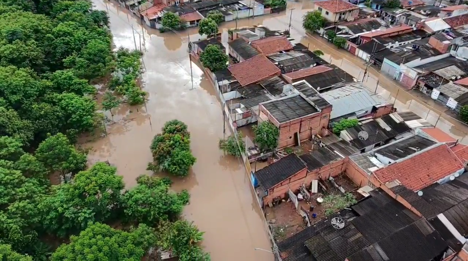 Sumaré fica com ruas alagadas após registrar 106 milímetros de chuva em 24h