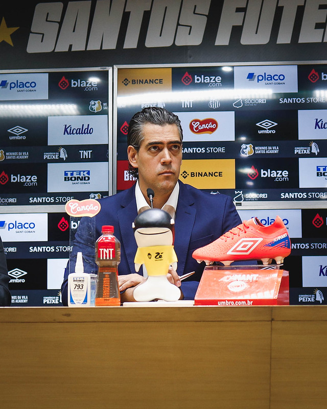 Santos anuncia saída de diretor Paulo Bracks