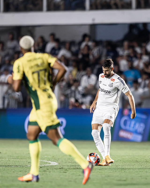 Técnico Pedro Caixinha comemora vitória do Santos mas fala em evolução para o jogo contra a Ponte