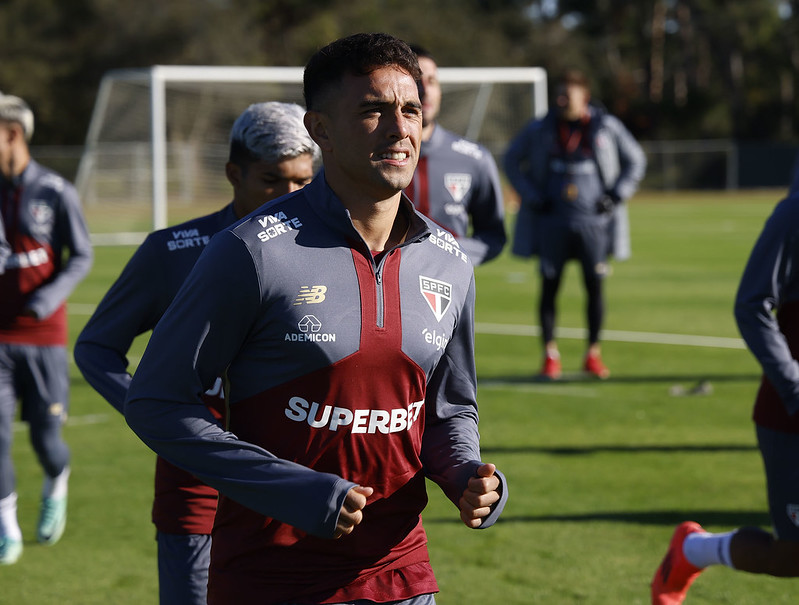 São Paulo apresenta lateral-esquerdo Enzo Díaz nos Estados Unidos