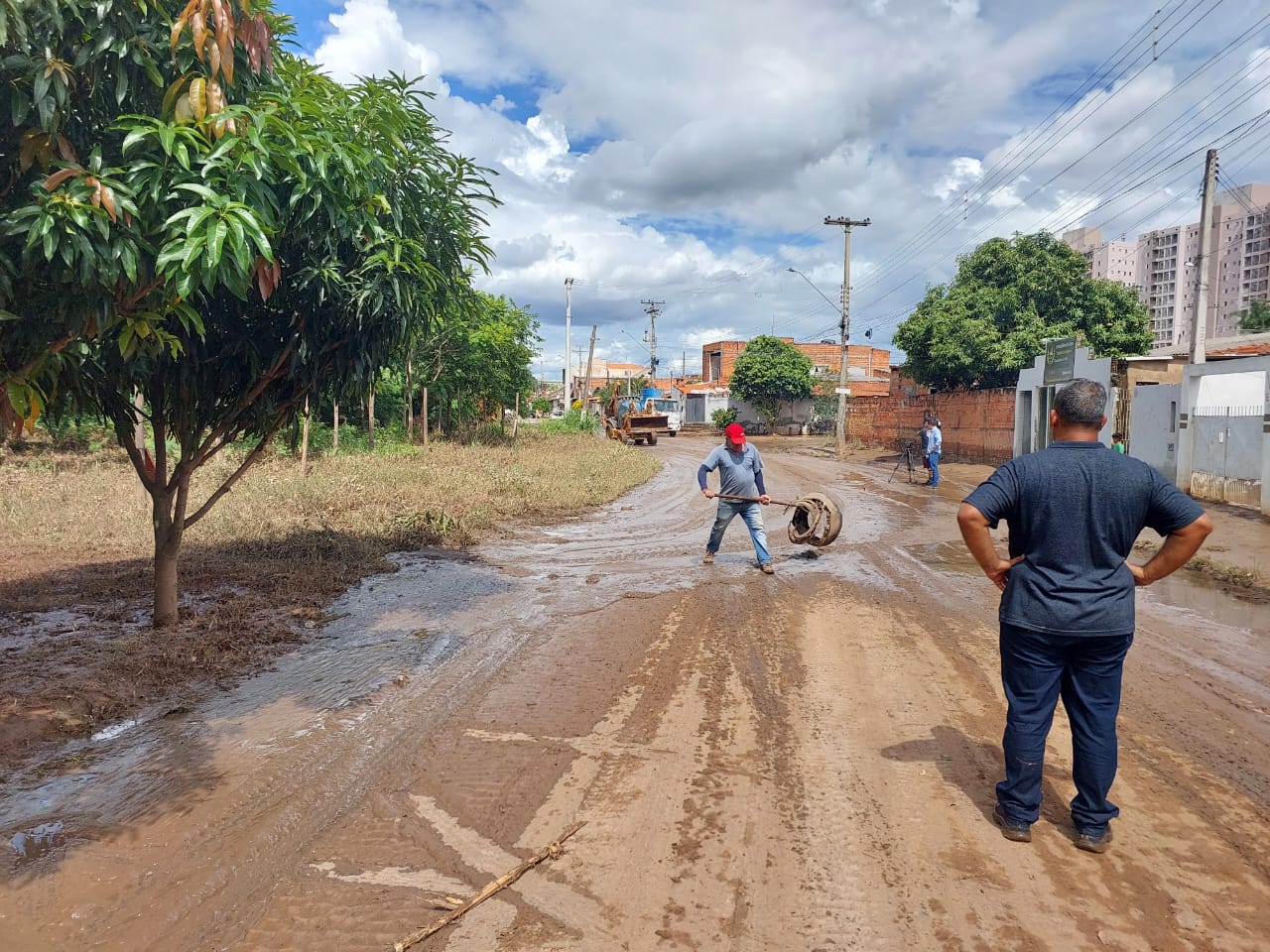 Sumaré monta abrigo para desalojados após enchente causada por forte chuva