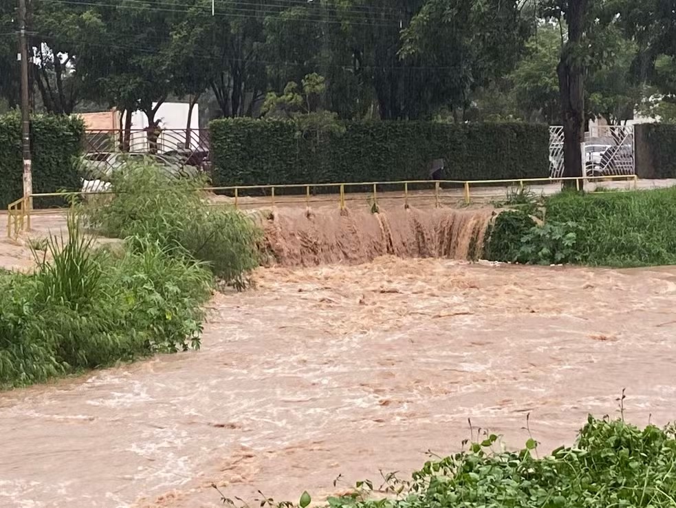 Temporal atinge cidades da região de Piracicaba e causa alagamentos