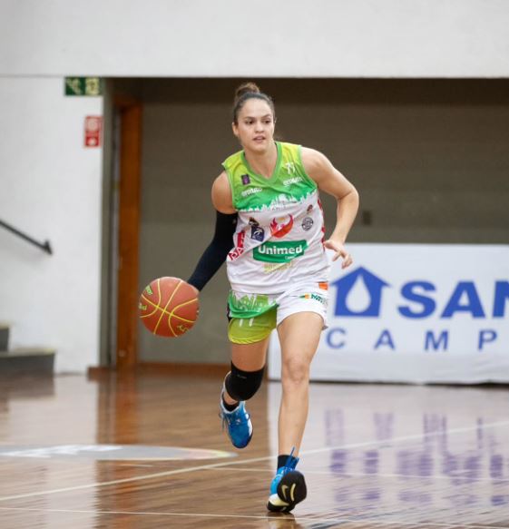 Unimed Campinas Basquete anuncia primeira contratação e renova com Iza Sangalli