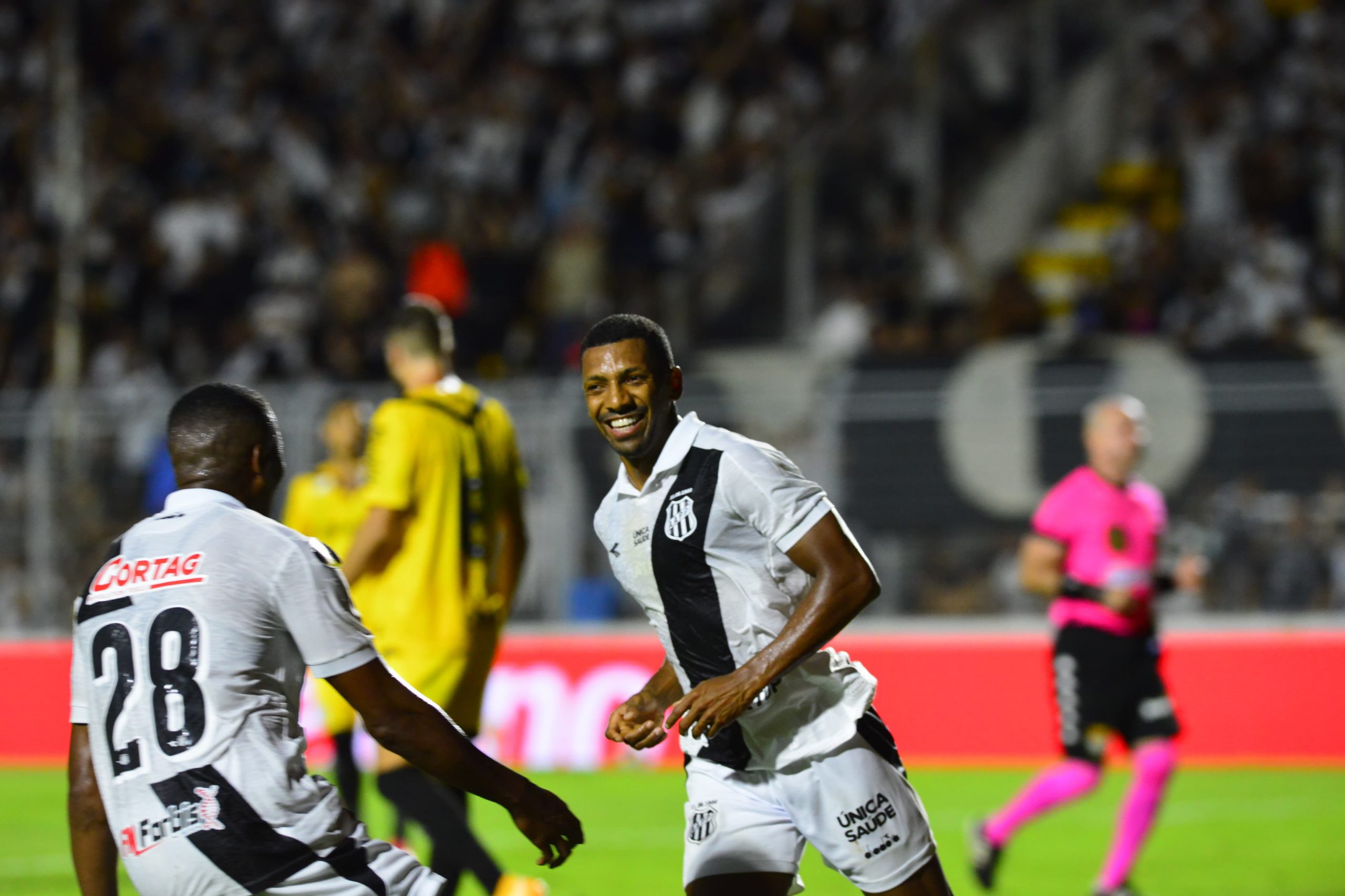 Ponte Preta sai na frente mas cede empate para o Santos em Campinas