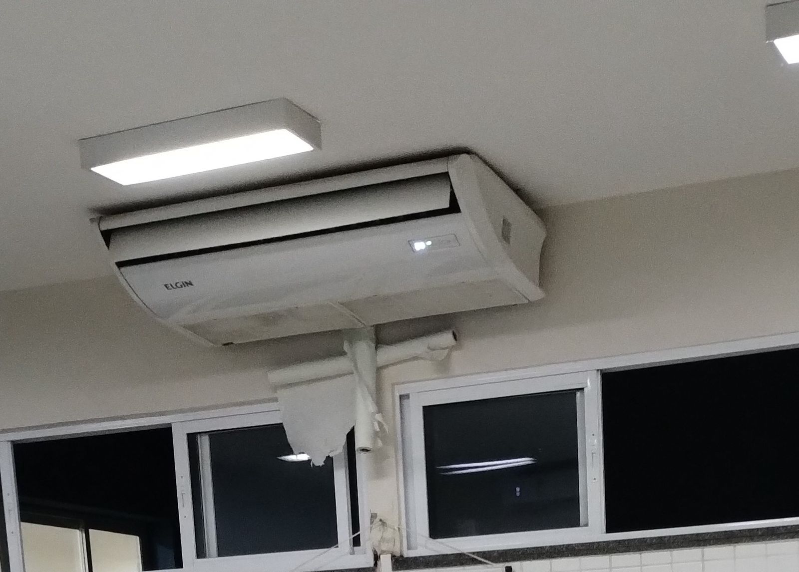 Ar-condicionado com ‘gambiarra’ e falta de manutenção causam desconforto a pacientes em meio à onda de calor em Campinas