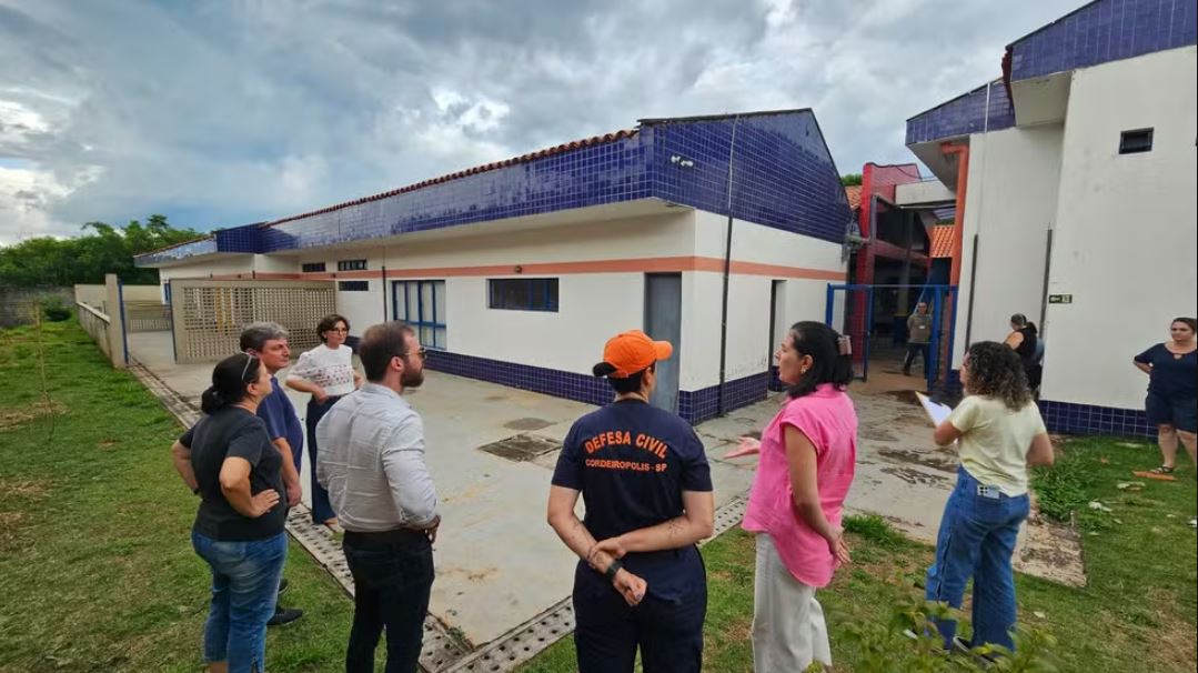 Creche de Cordeirópolis com problemas na estrutura é interditada e transfere crianças