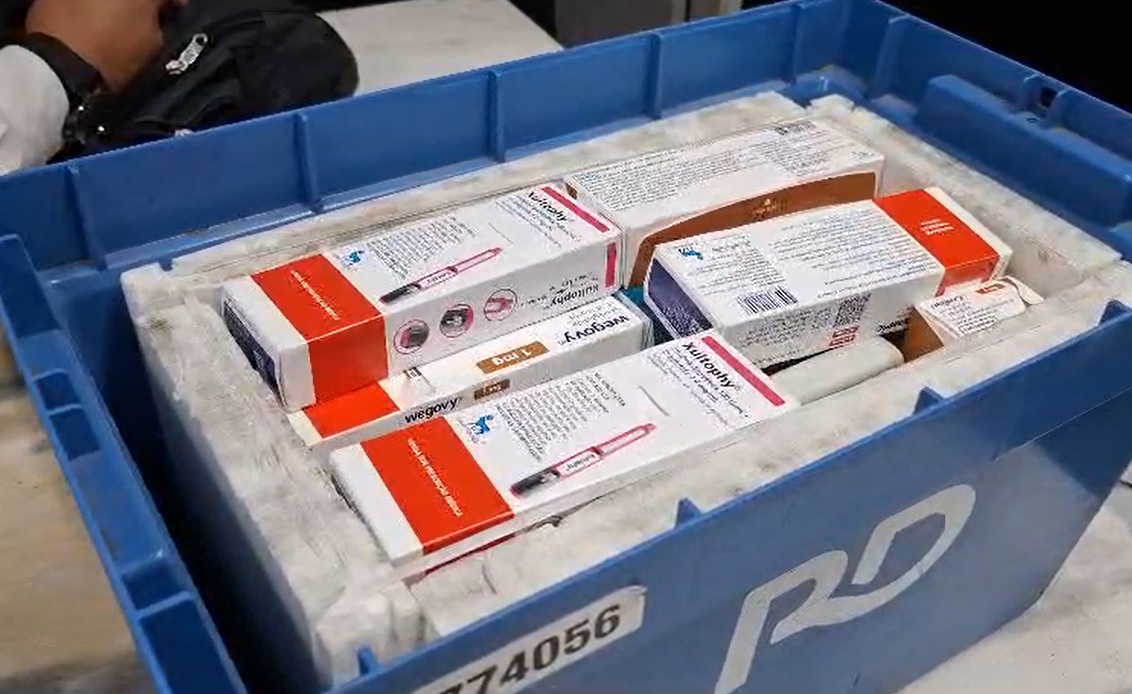 Dois são detidos ao tentar roubar remédios caros e dinheiro de farmácia no Botafogo