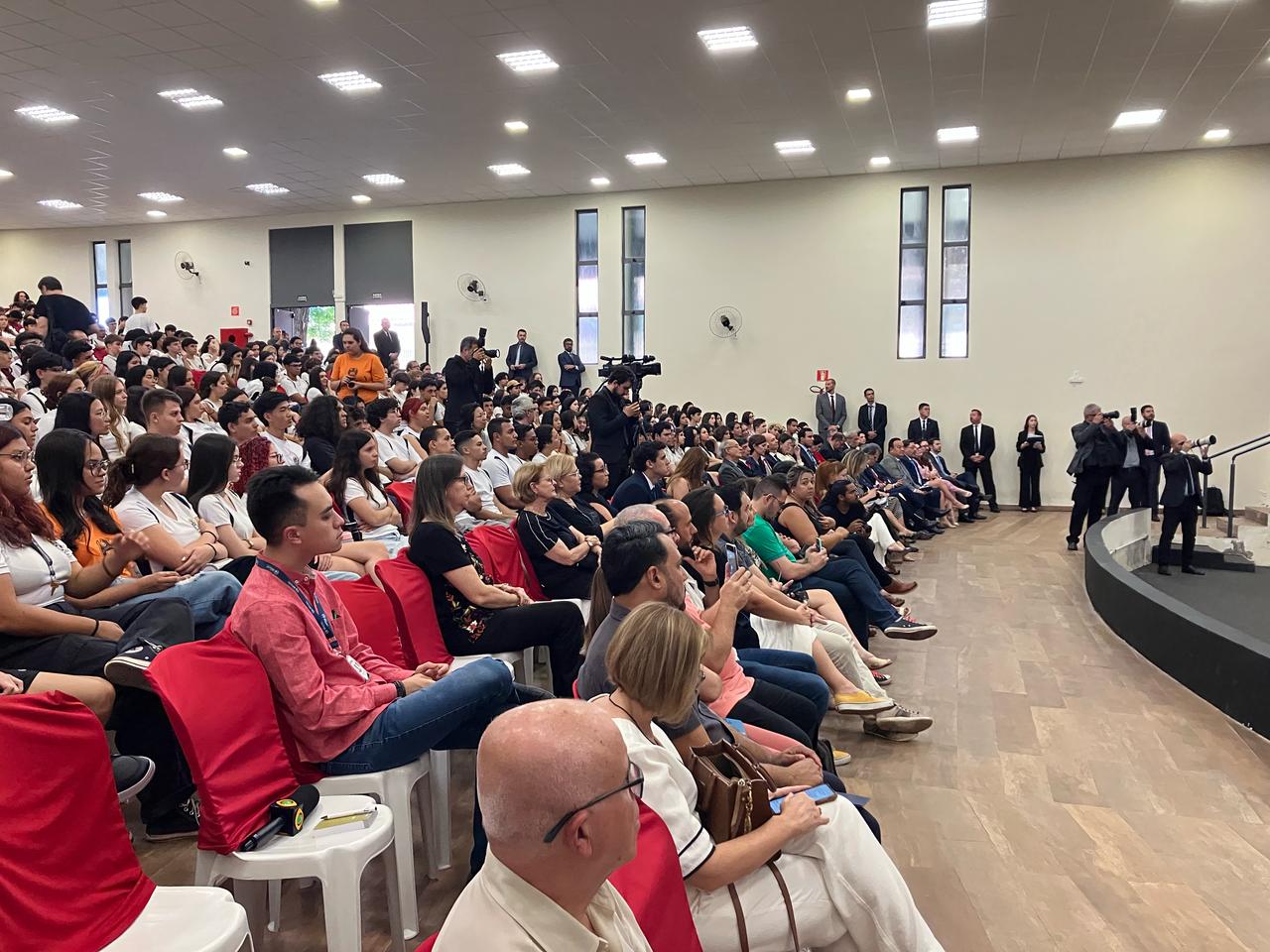 Ministro Barroso palestra para estudantes da rede pública de Campinas