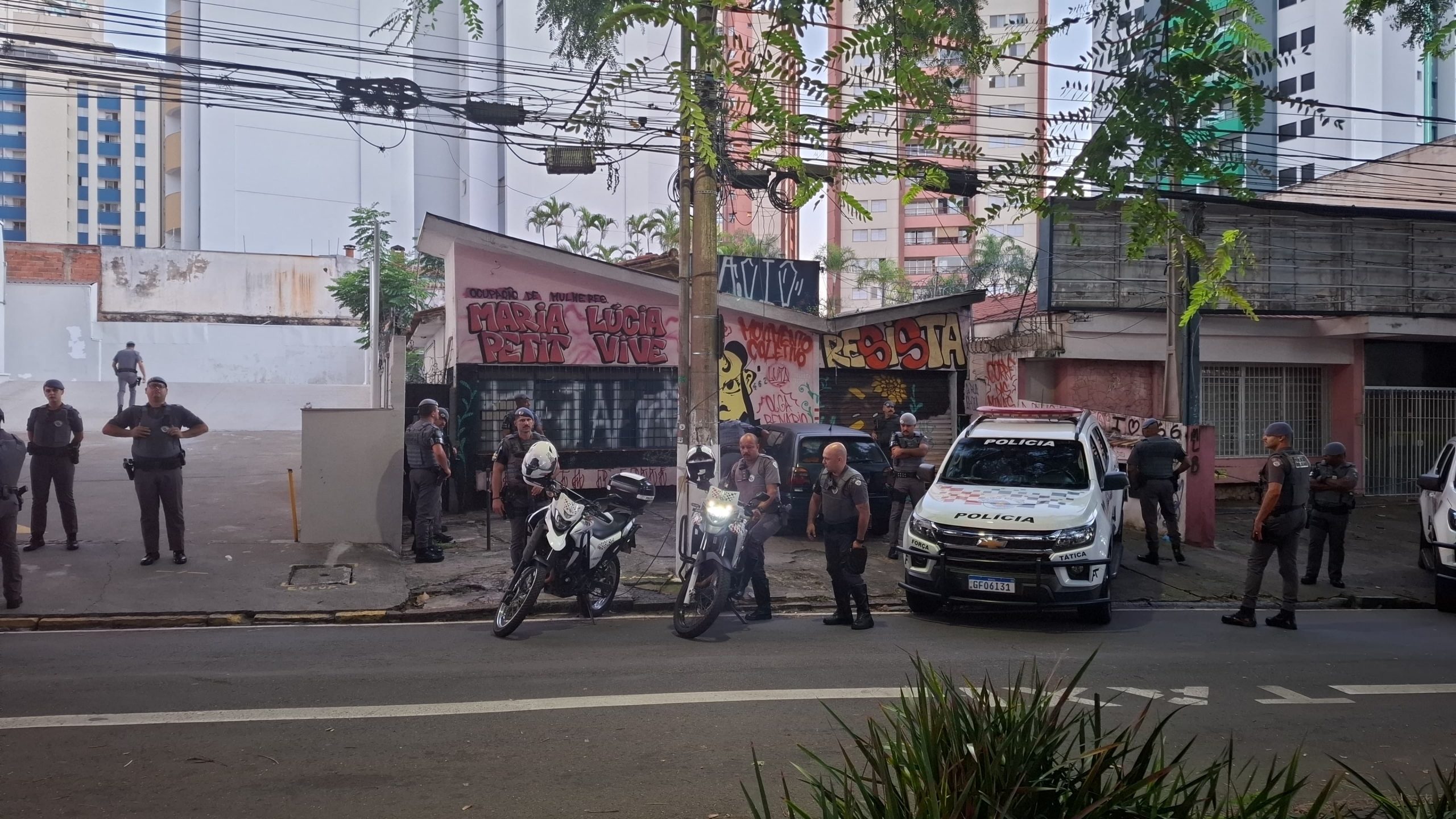 PM faz reintegração de posse na Ocupação Maria Lúcia Petit Vive, na Rua Delfino Cintra