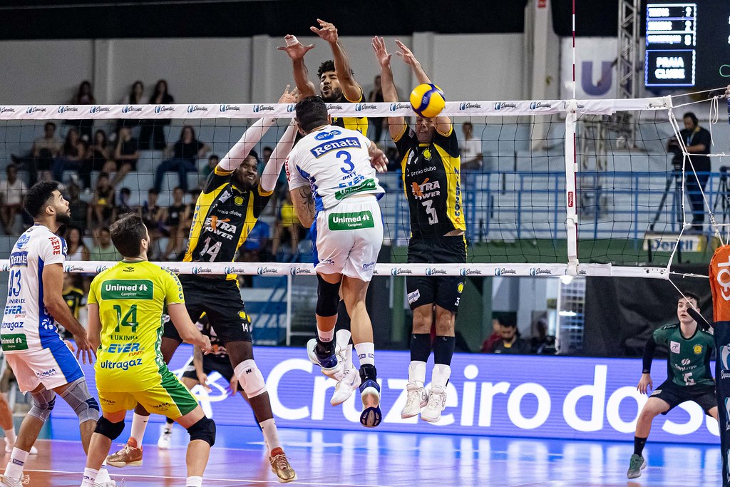 Praia Clube vence Vôlei Renata e assume terceira colocação da Superliga