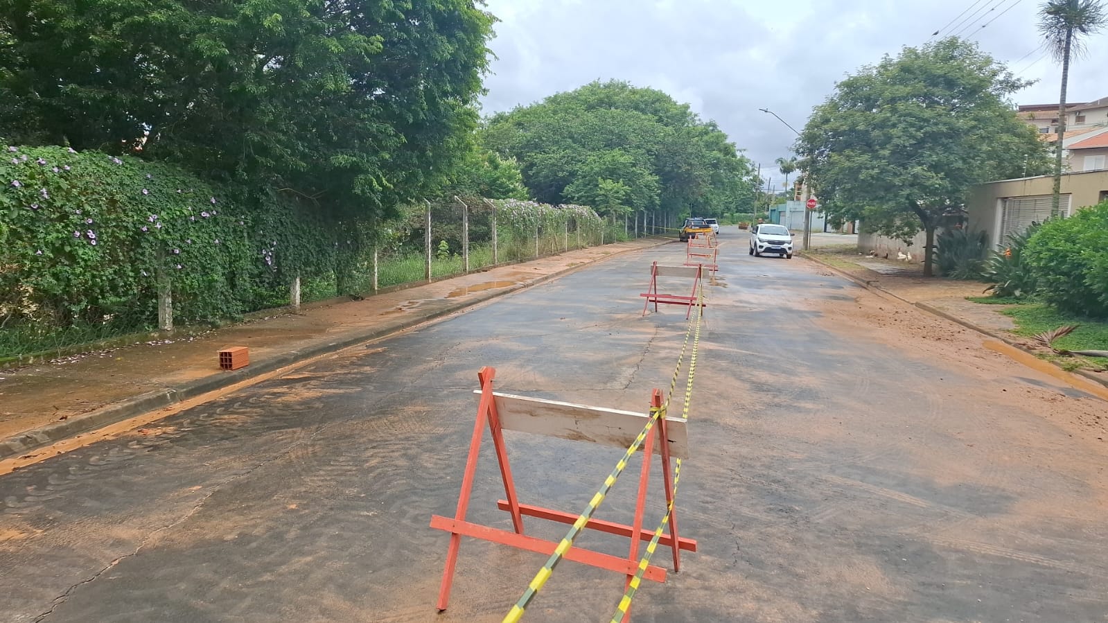 Prefeitura de Valinhos interdita rua que está trincada