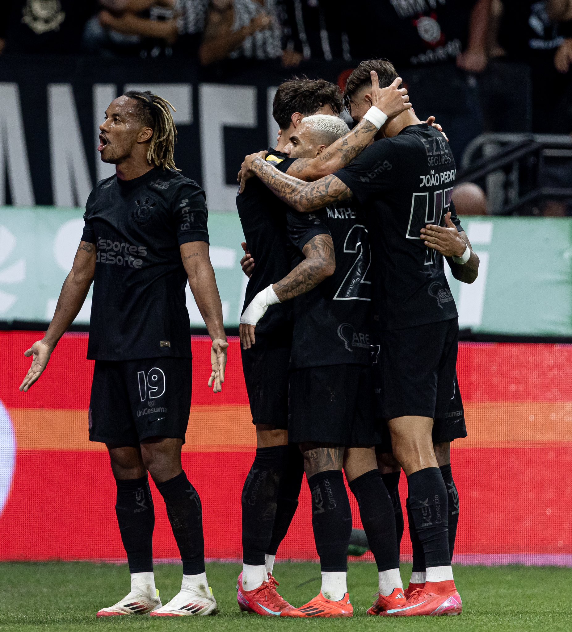 Corinthians se prepara para enfrentar Portuguesa e jogadores falam em títulos em 2025