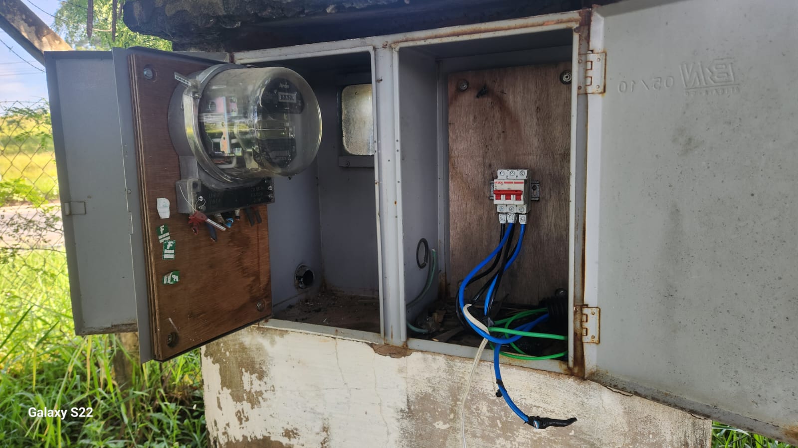 Vândalos destroem caixa de energia do Parque Molhado, no Campo Grande