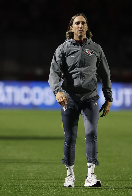 Suspenso, técnico Luis Zubeldía desfalca o São Paulo em duelo com a Ponte Preta no Morumbi
