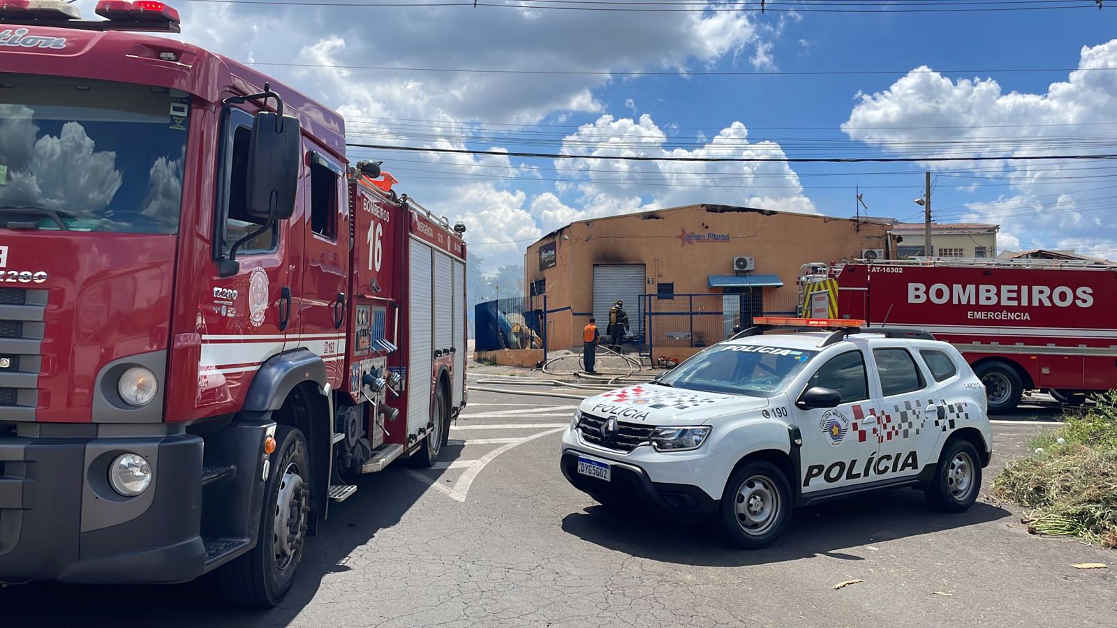 Incêndio atinge depósito de empresa em Sumaré