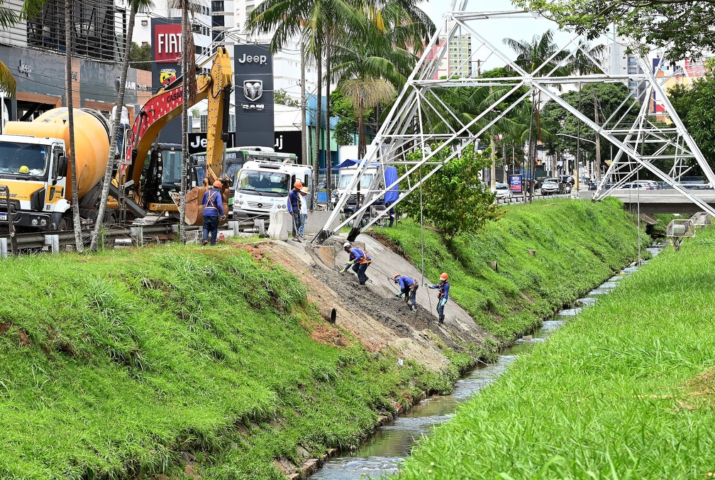 Recuperação da encosta do Córrego Serafim segue quando clima permitir