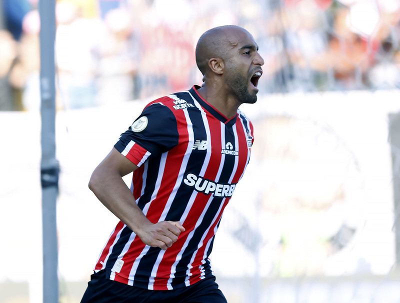 Após eliminação no Paulista, Lucas Moura permanece no Departamento Médico