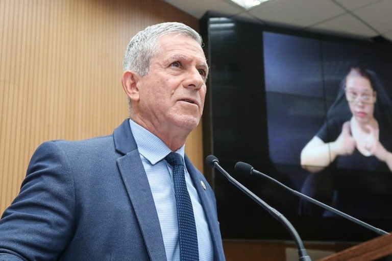 Vereadores arquivam pedido de urgência de projetos que aumentam salários de dirigentes municipais