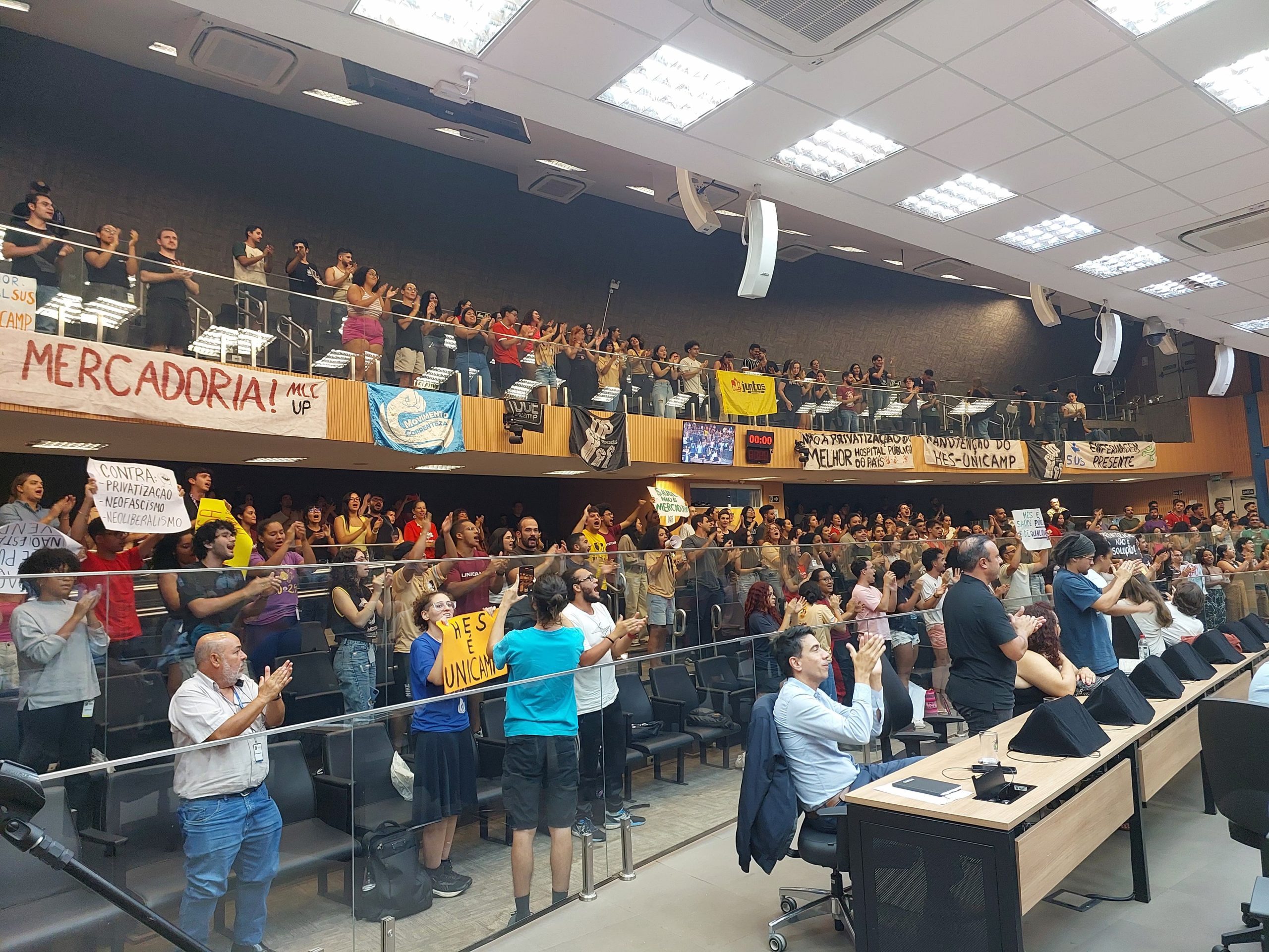 Audiência pública reúne mais de 300 estudantes sobre futuro da Unicamp na gestão do HES