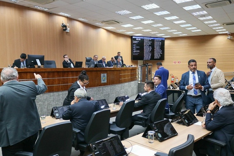 Câmara de Campinas aprova reajuste salarial para servidores 