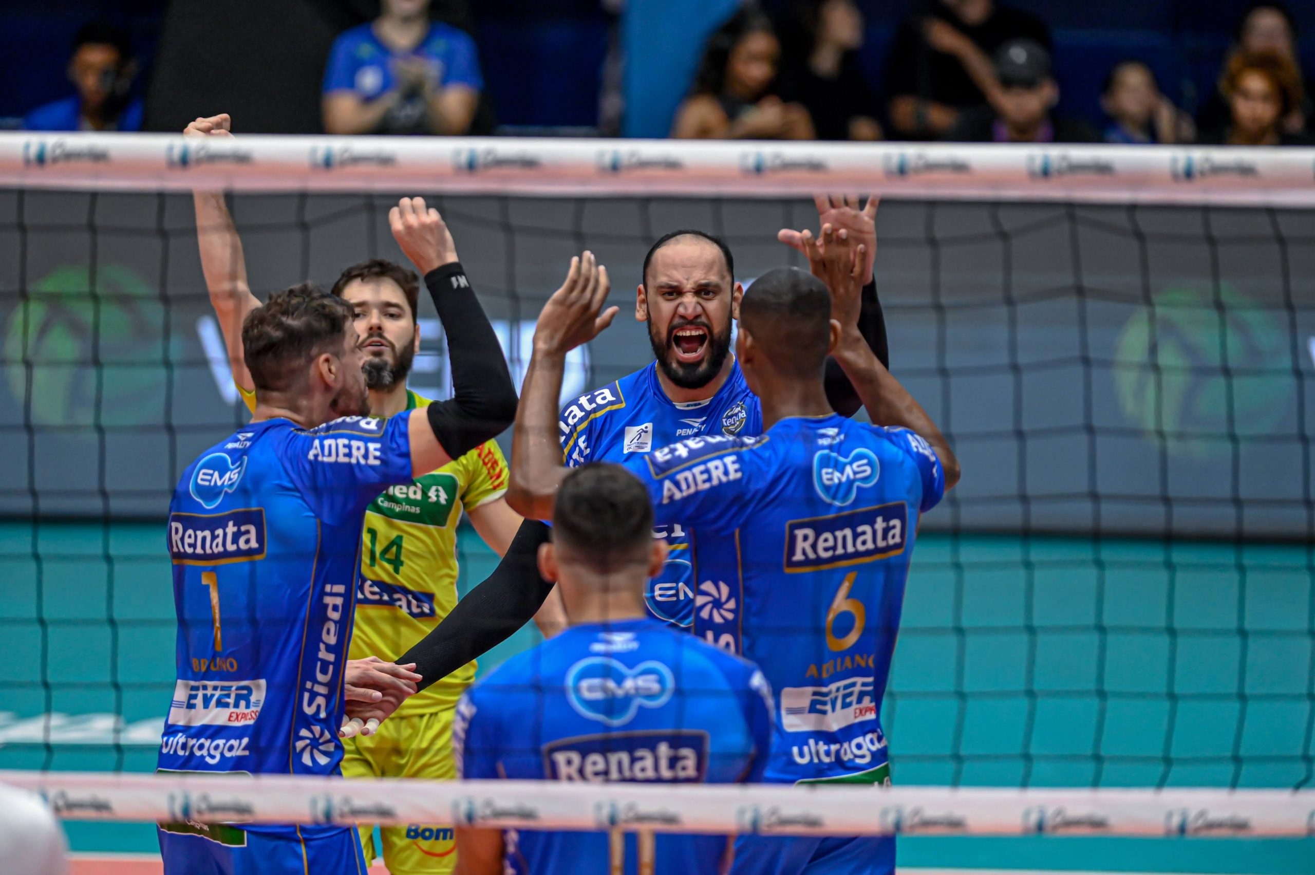 Em confronto direto, Vôlei Renata enfrenta o Sesi Bauru pela Superliga