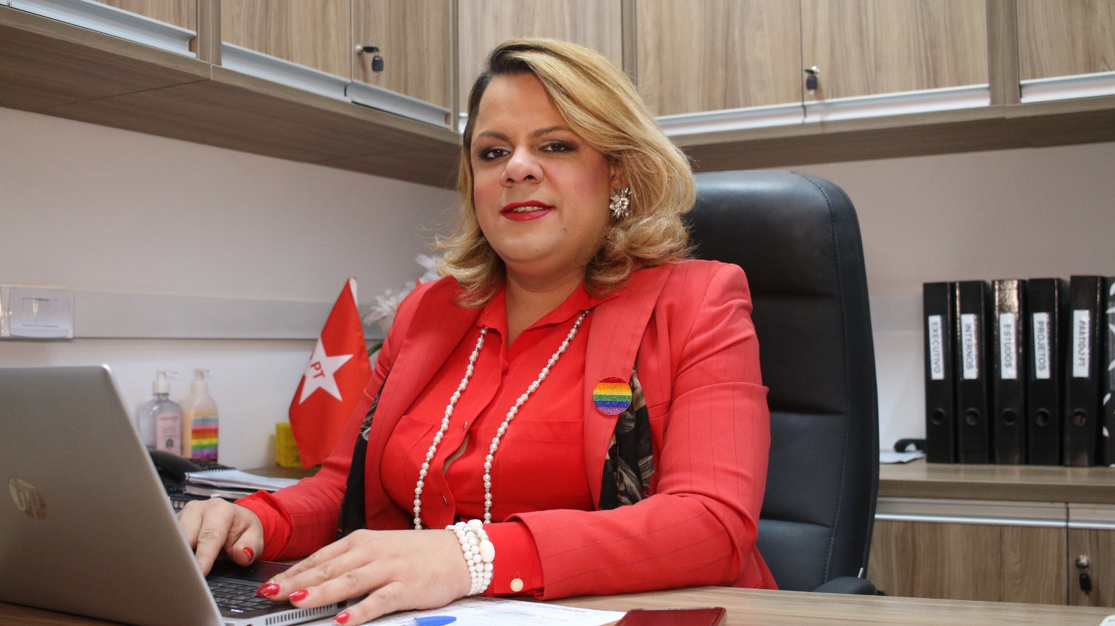 Enfrentando desafios, mulheres trans conquistam espaço no mercado de trabalho formal