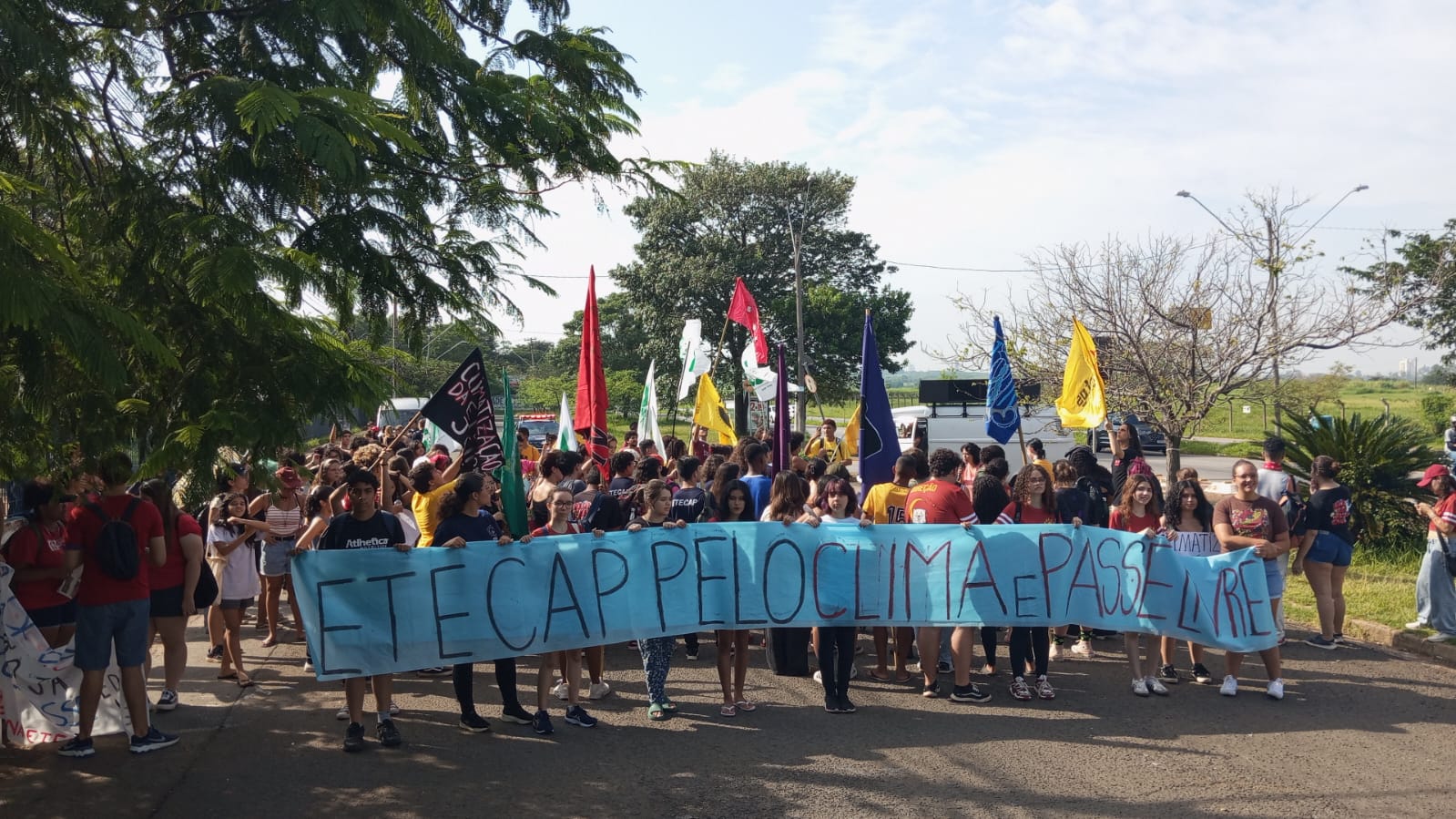 Estudantes protestam por falta de climatização e calor intenso na Etecap
