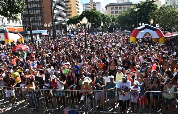 Foliões têm seis blocos de rua para se divertir em Campinas nesta 3ª feira 