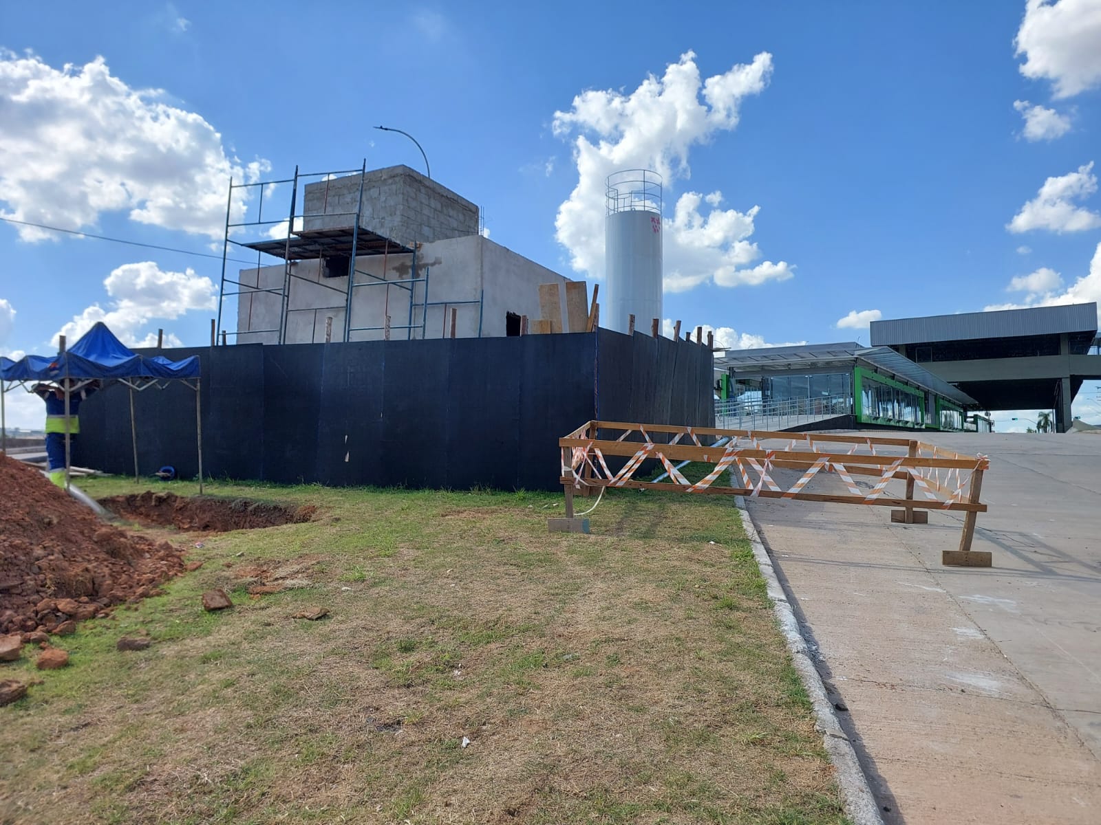 Mesmo praticamente pronto desde dezembro, Terminal BRT Ouro Verde segue fechado por falta de banheiro