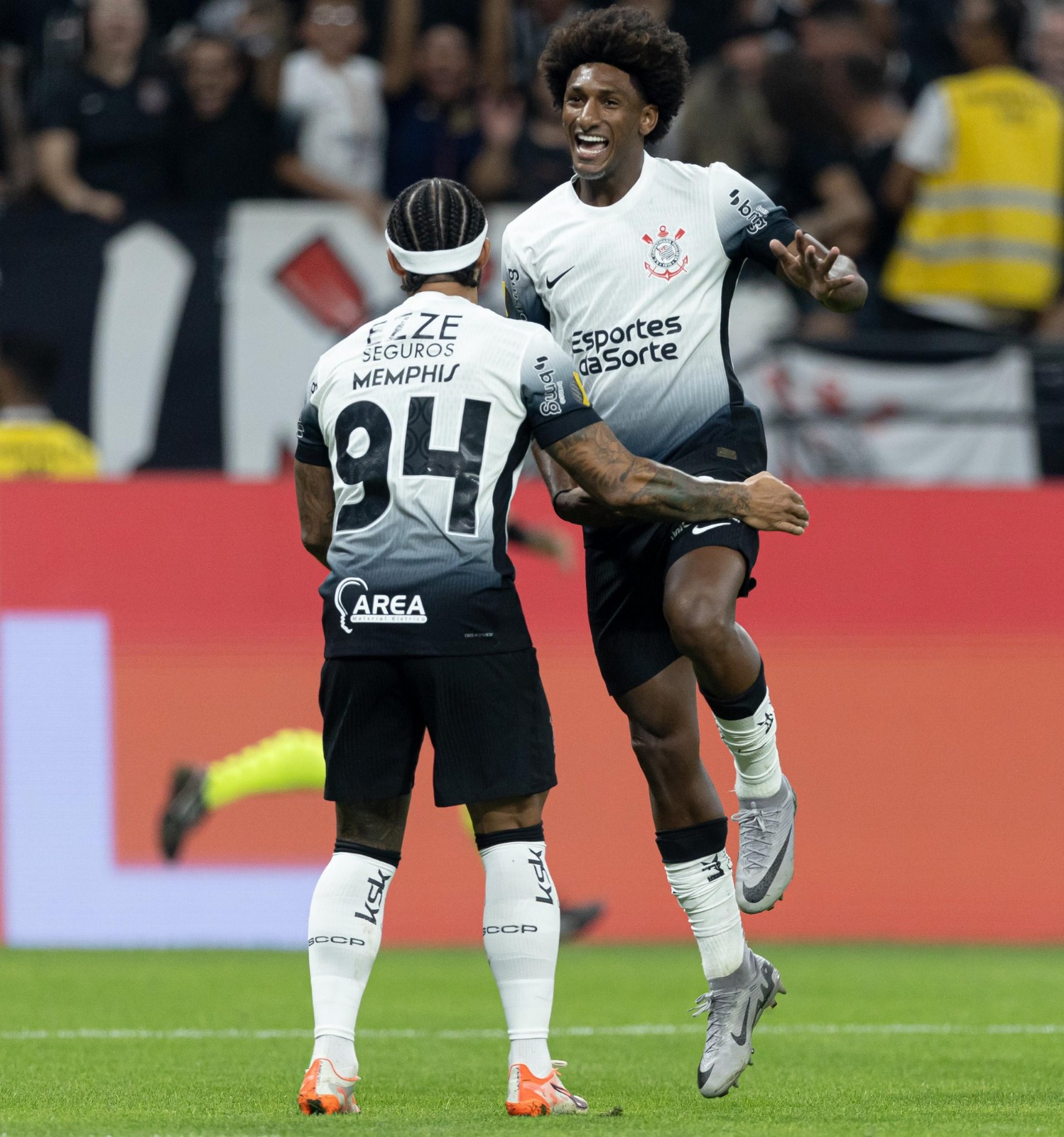 Em meio a comemoração, Talles Magno admite que quer ficar no Corinthians