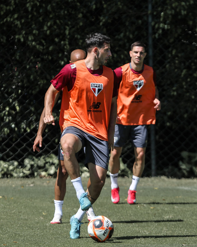 Com três zagueiros, São Paulo encara Palmeiras para voltar a decidir o Paulistão
