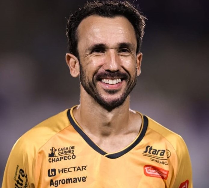 Rio Branco anuncia contratação do atacante Thiago Ribeiro