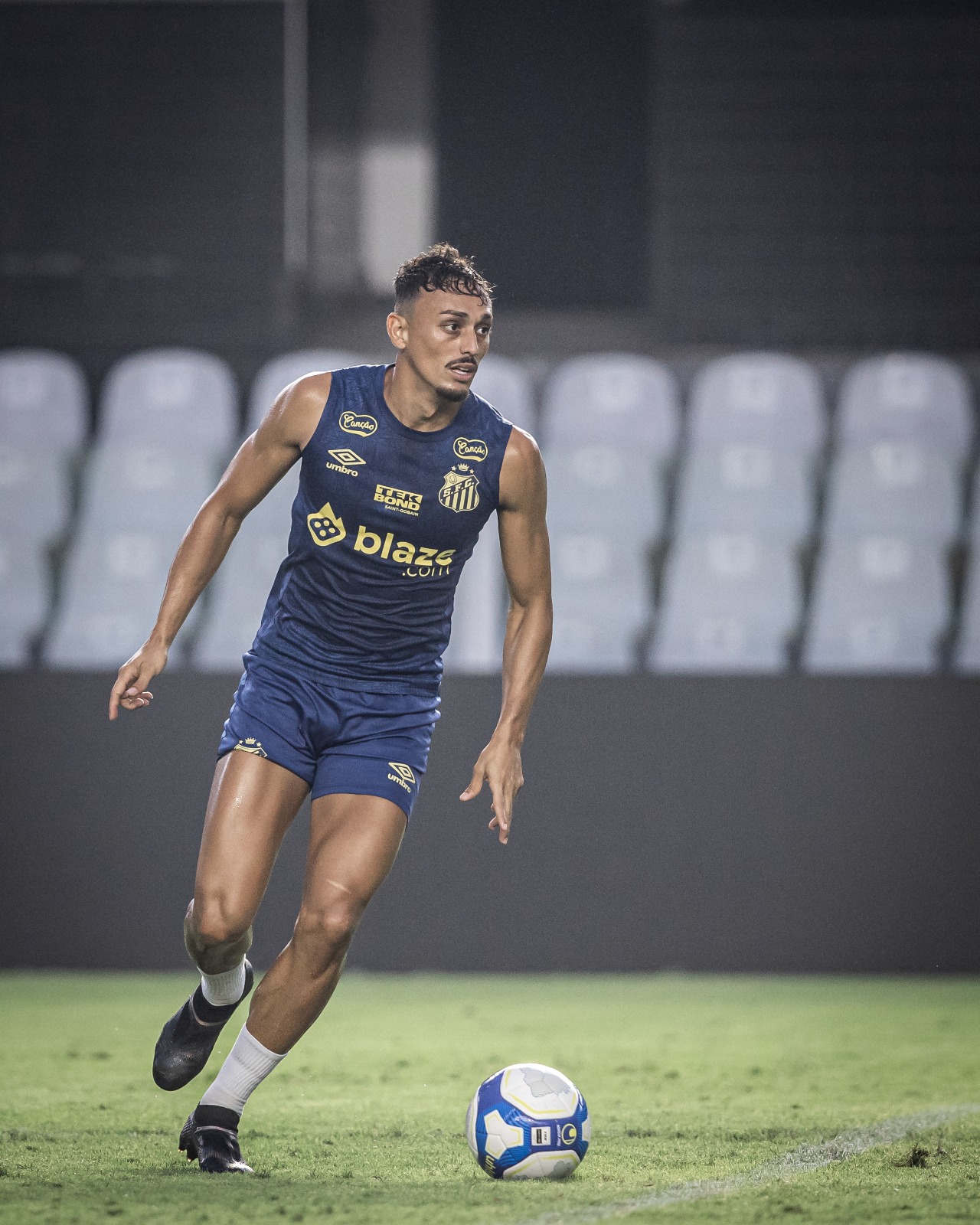 Santos pode perder meio-campo Pituca para o futebol japonês