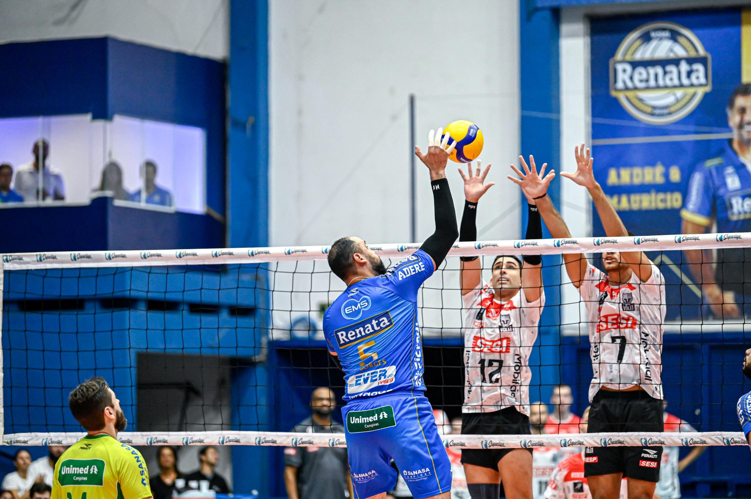 Vôlei Renata encerra Superliga no terceiro lugar e enfrenta o Joinville nas quartas de final