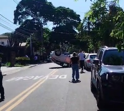 Acidente acaba em capotamento no Jd. Itamarati em Campinas