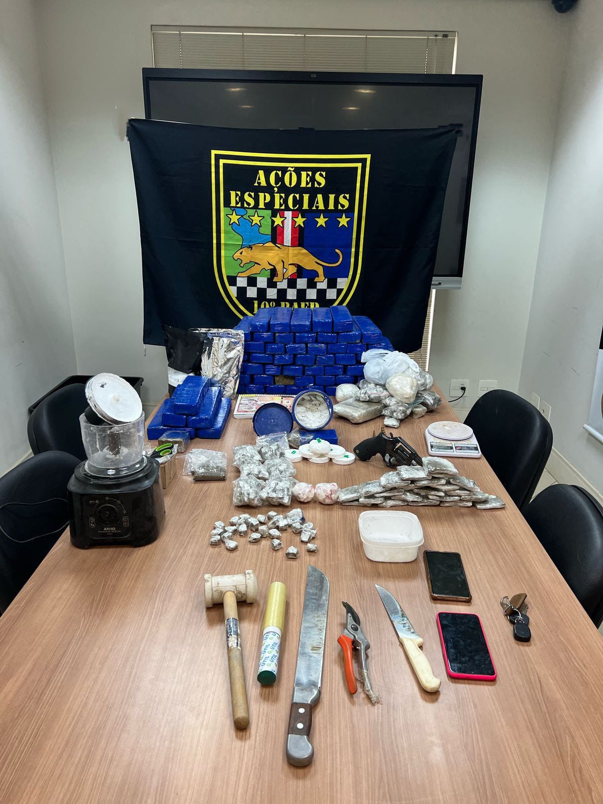 Baep apreende drogas após denúncia em Piracicaba
