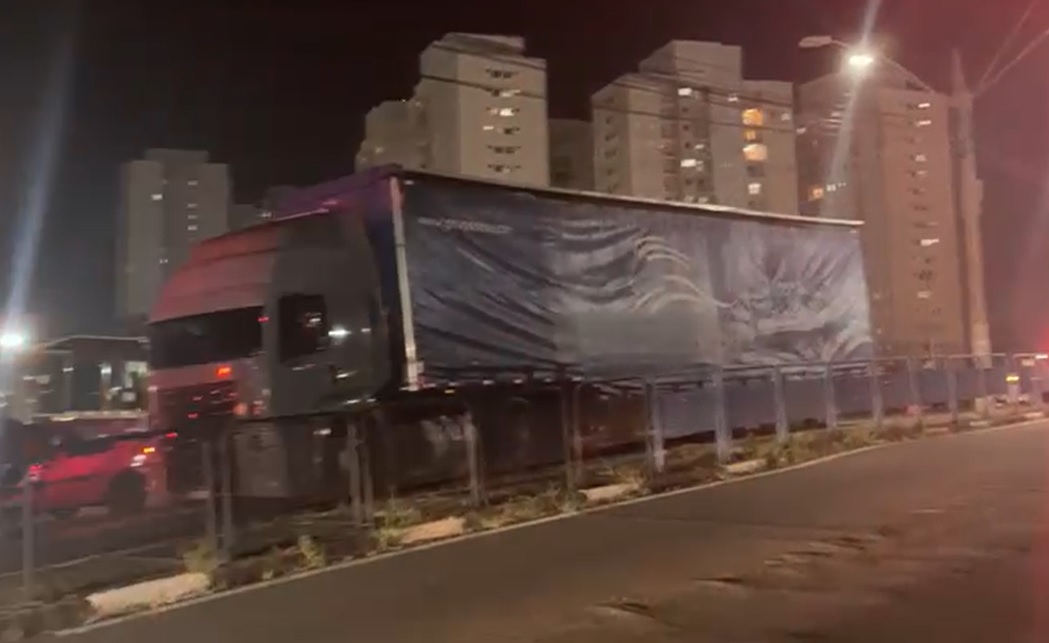 Caminhão roubado de transportadora é recuperado após acidente em Campinas