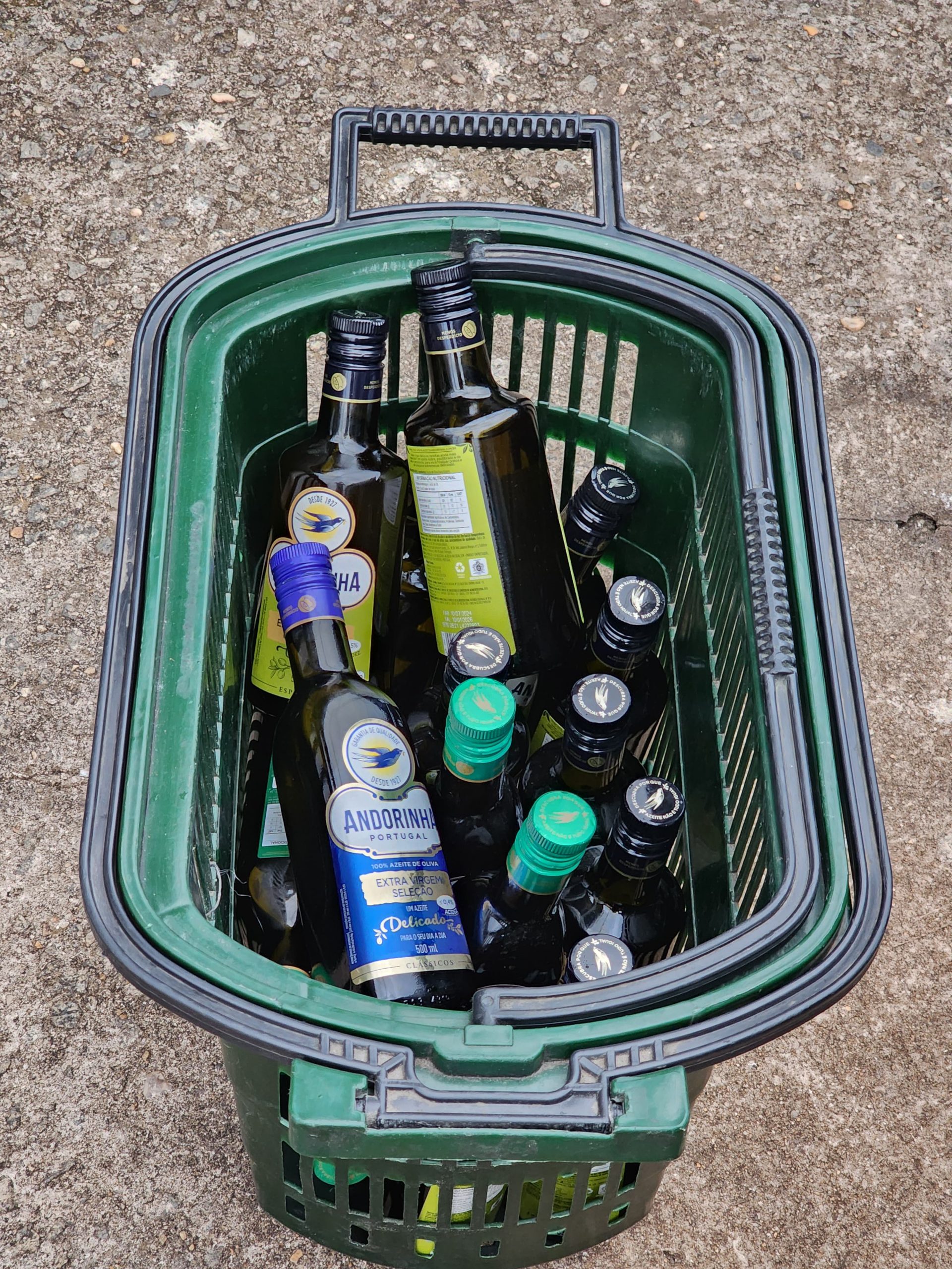 Casal é detido pela GM furtando azeites de supermercado em Limeira