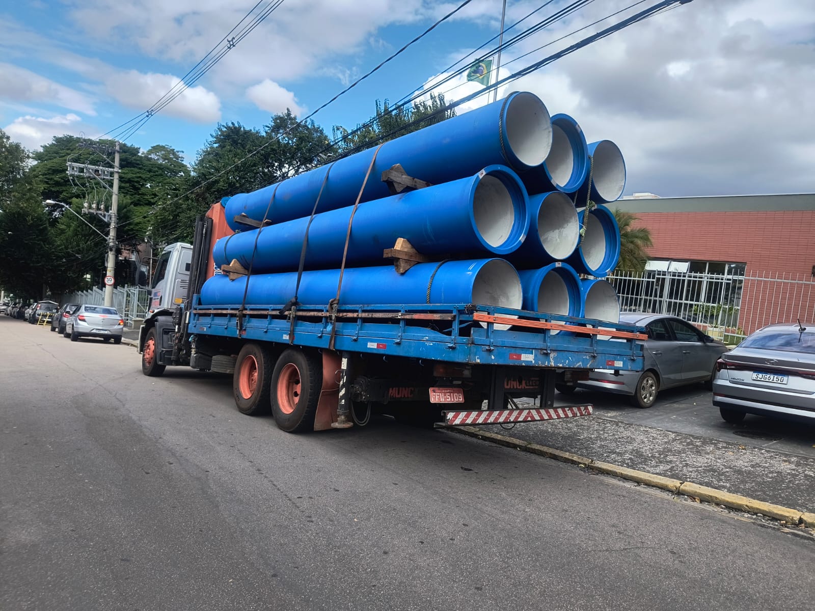 Encanamento que seria usado em obra de prefeitura é roubado e encontrado no Pq. São Paulo